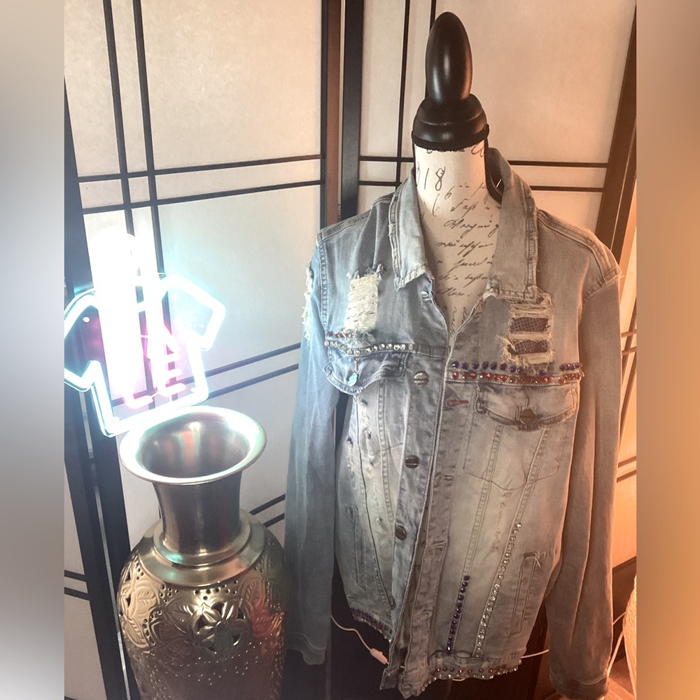 RED WHITE & BLUE RHINESTONE LIGHT BLUE JEAN JACKET